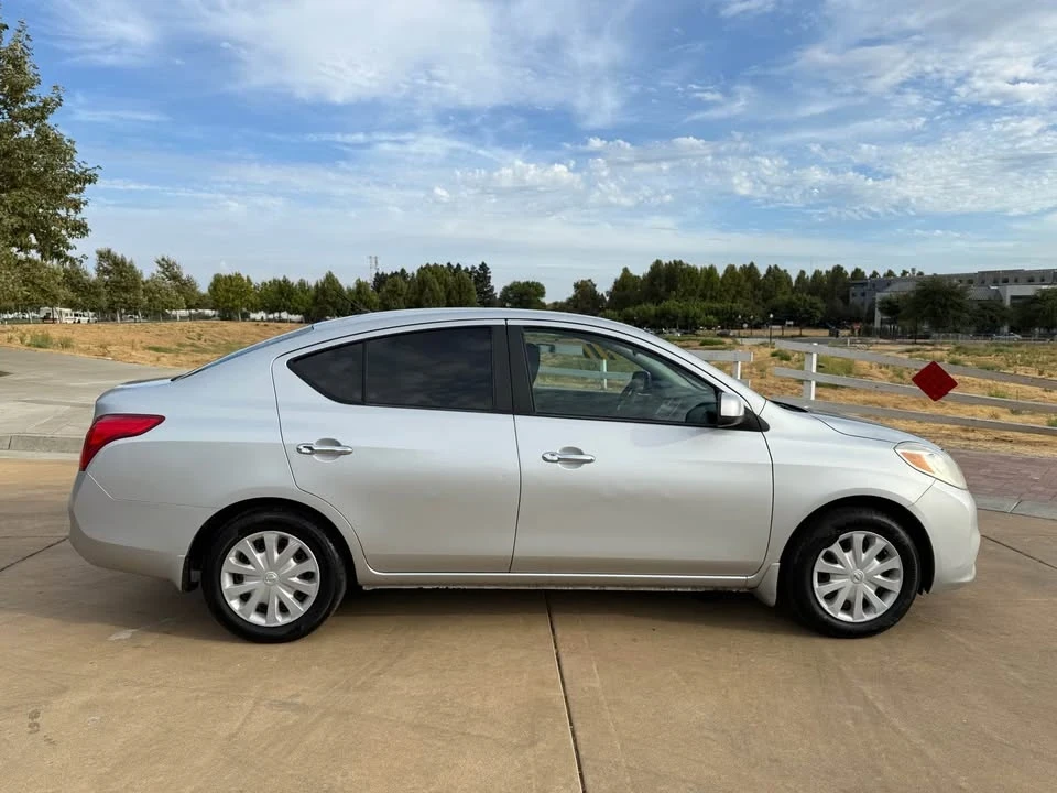2012 Nissan Versa - Image 7 of 15