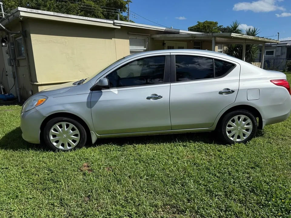2012 Nissan Versa - Image 4 of 18