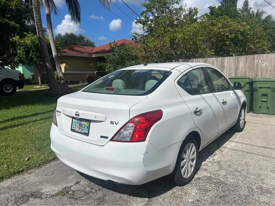 2012 Nissan Versa - Image 4 of 11