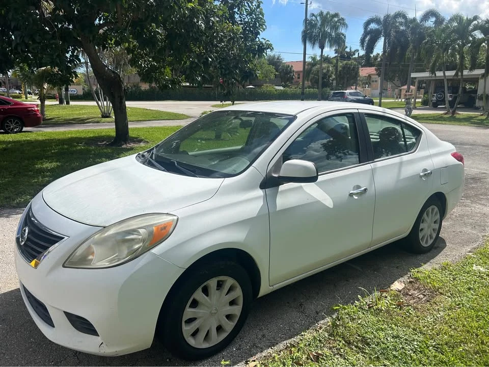 2012 Nissan Versa - Image 2 of 11