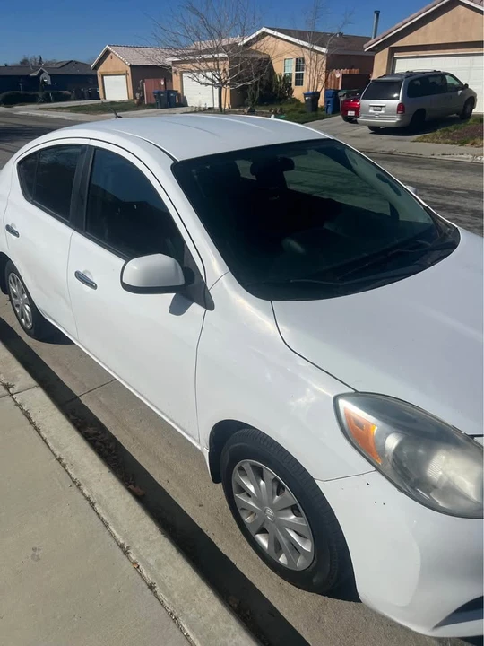 2012 Nissan Versa - Image 7 of 11