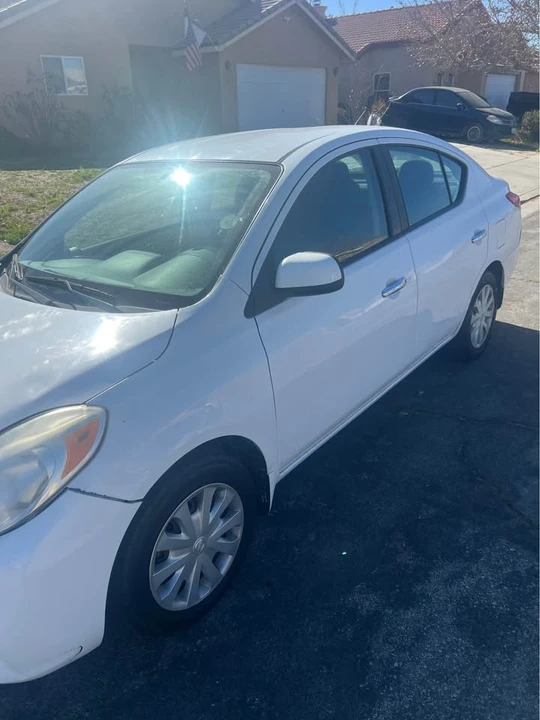 2012 Nissan Versa - Image 3 of 11
