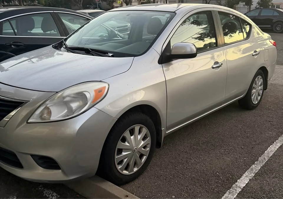 2012 Nissan Versa - Image 5 of 5