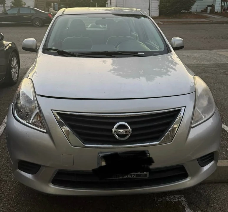2012 Nissan Versa - Image 4 of 5