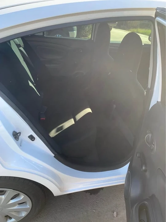 2012 Nissan Versa - Image 12 of 16