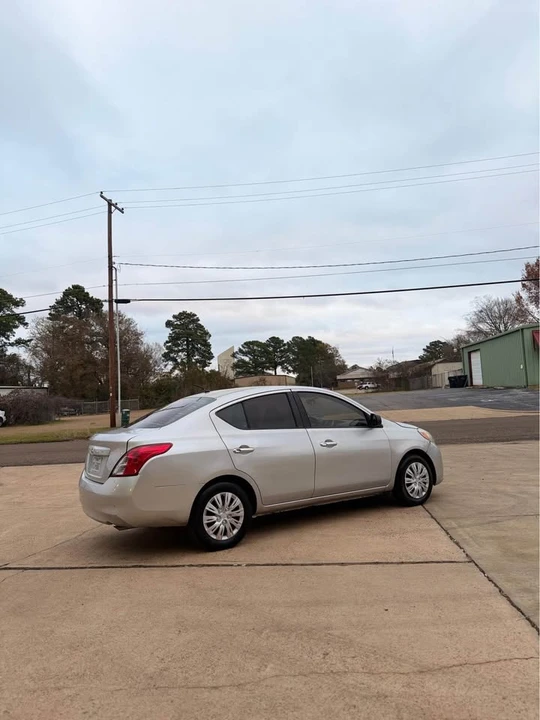 2012 Nissan Versa - Image 2 of 8