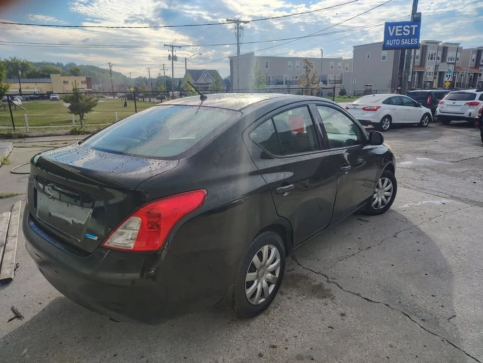 2012 Nissan Versa - Image 2 of 8