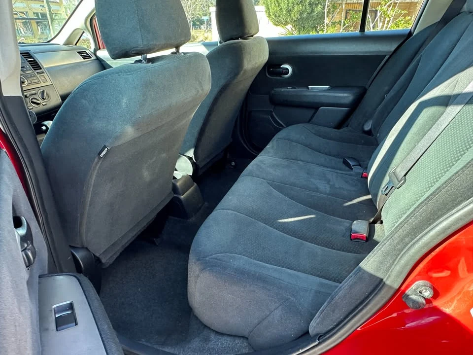2012 Nissan Versa - Image 9 of 18