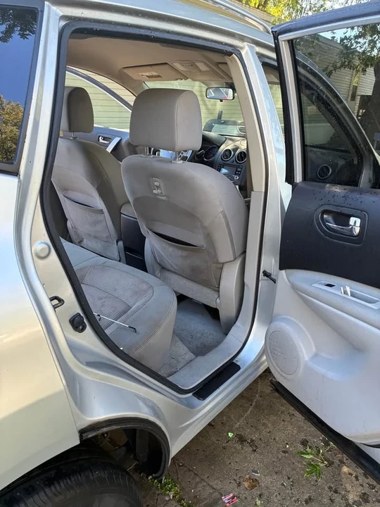 2012 Nissan Versa - Image 11 of 19