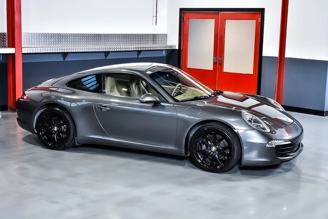 2012 Porsche 991 Carrera - Image 13 of 31