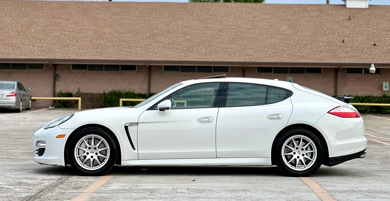 2012 Porsche 970 Panamera - Image 27 of 31