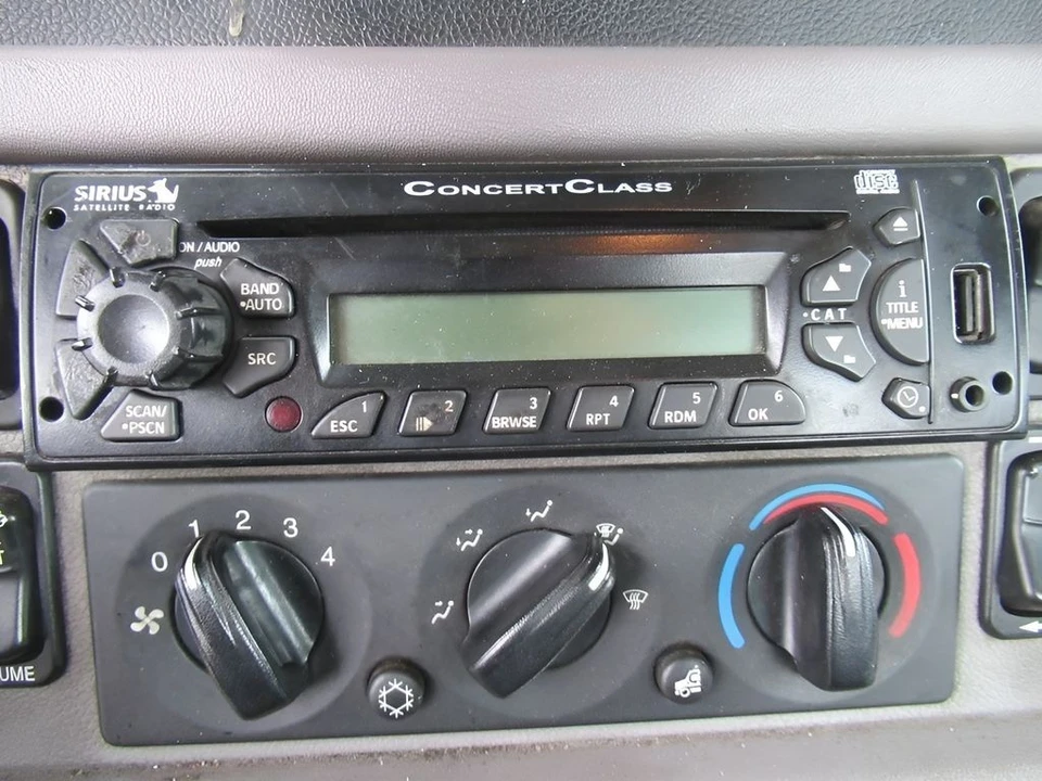 2012 Peterbilt 579 - Image 15 of 21