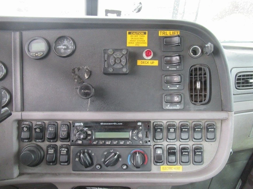 2012 Peterbilt 579 - Image 13 of 21