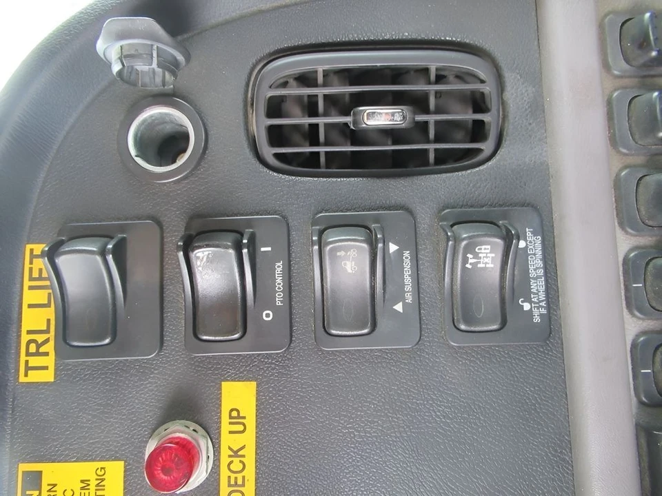 2012 Peterbilt 579 - Image 17 of 21