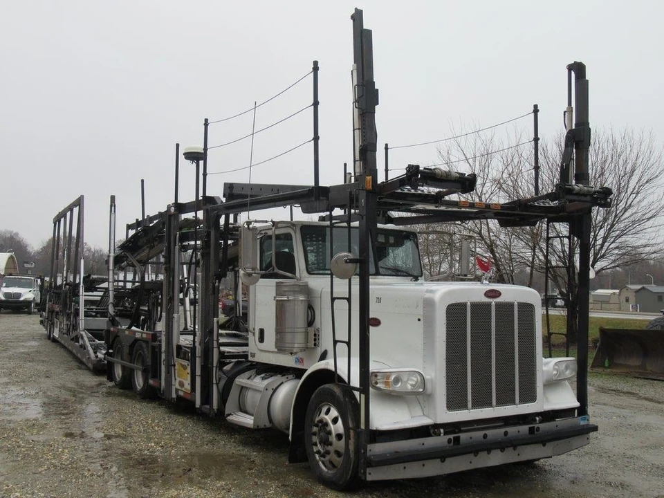 2012 Peterbilt 579 - Image 2 of 12