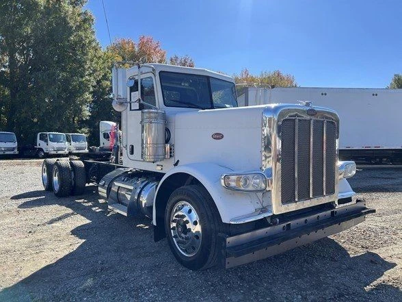 2012 Peterbilt 389 - Image 4 of 12