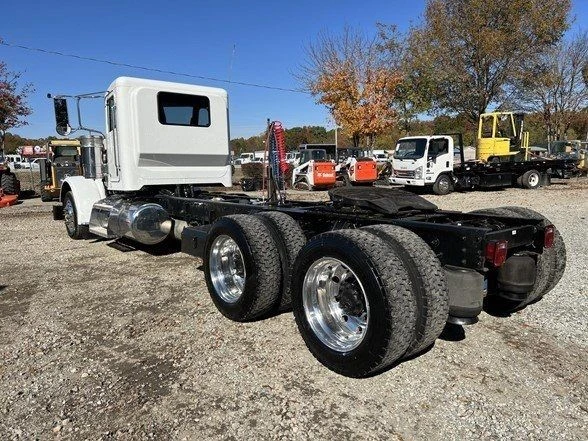 2012 Peterbilt 389 - Image 8 of 12