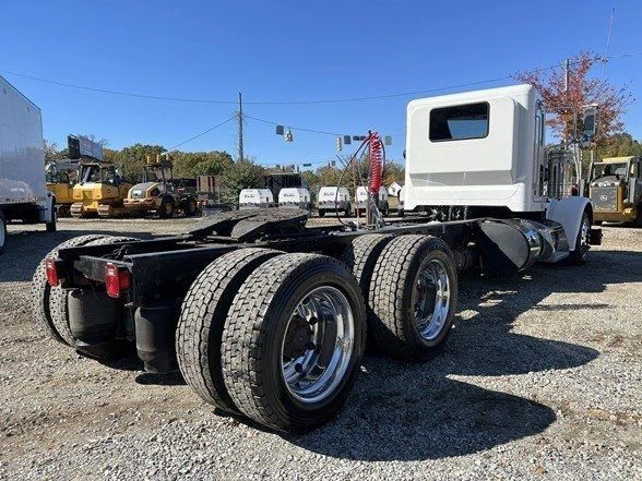 2012 Peterbilt 389 - Image 6 of 12