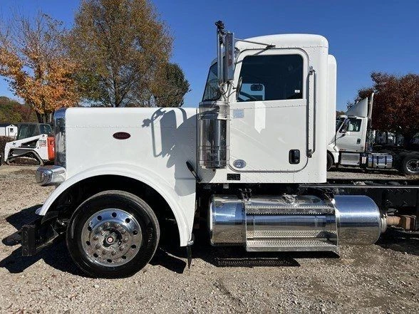 2012 Peterbilt 579 - Image 9 of 21