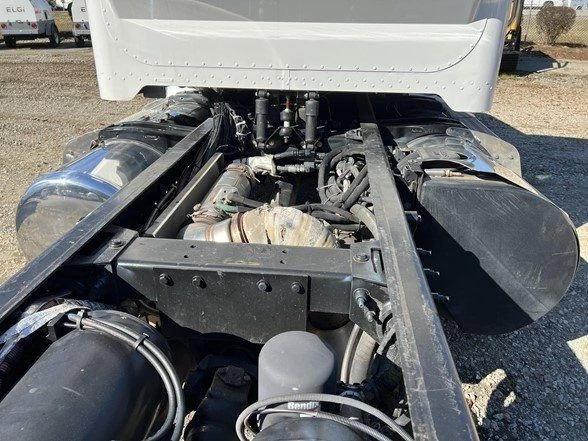 2012 Peterbilt 579 - Image 18 of 21