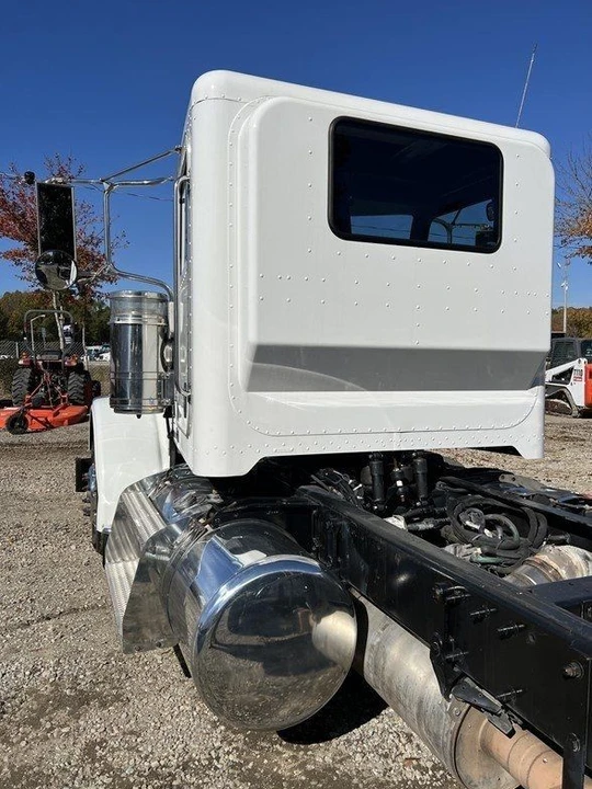 2012 Peterbilt 579 - Image 19 of 21
