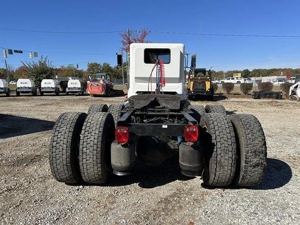 2012 Peterbilt - Image 7 of 12