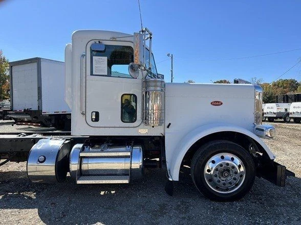 2012 Peterbilt 579 - Image 20 of 21