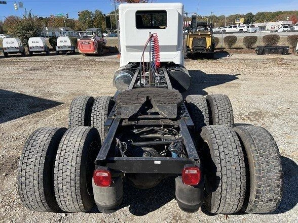 2012 Peterbilt 579 - Image 14 of 21
