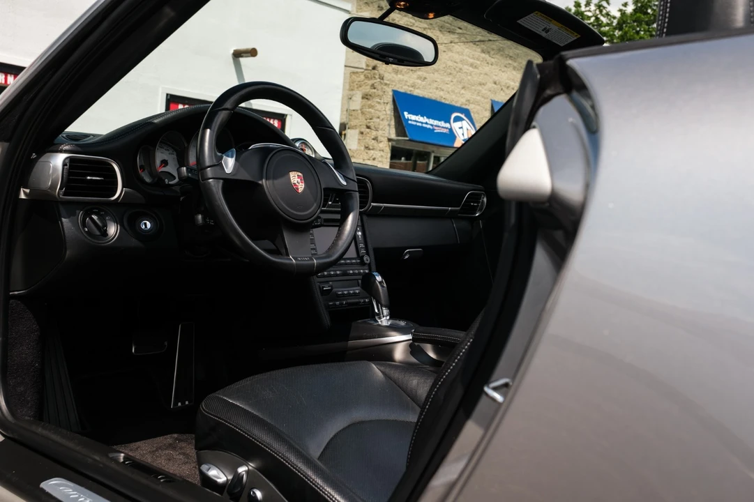 2012 Porsche 911 - Image 23 of 31