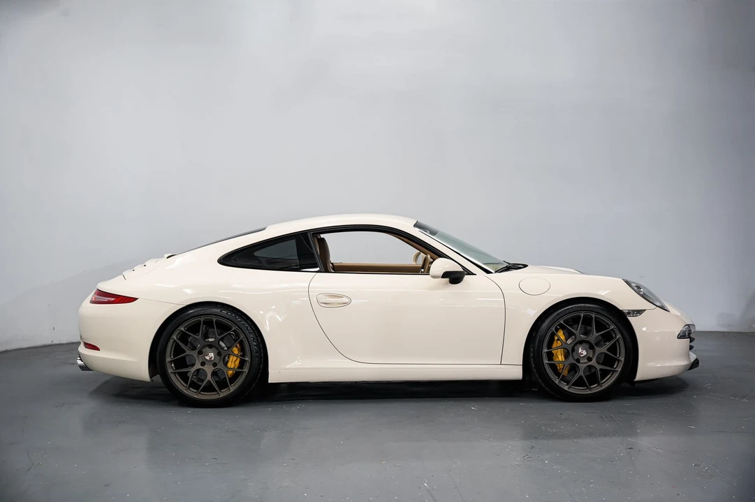 2012 Porsche 911 - Image 2 of 31