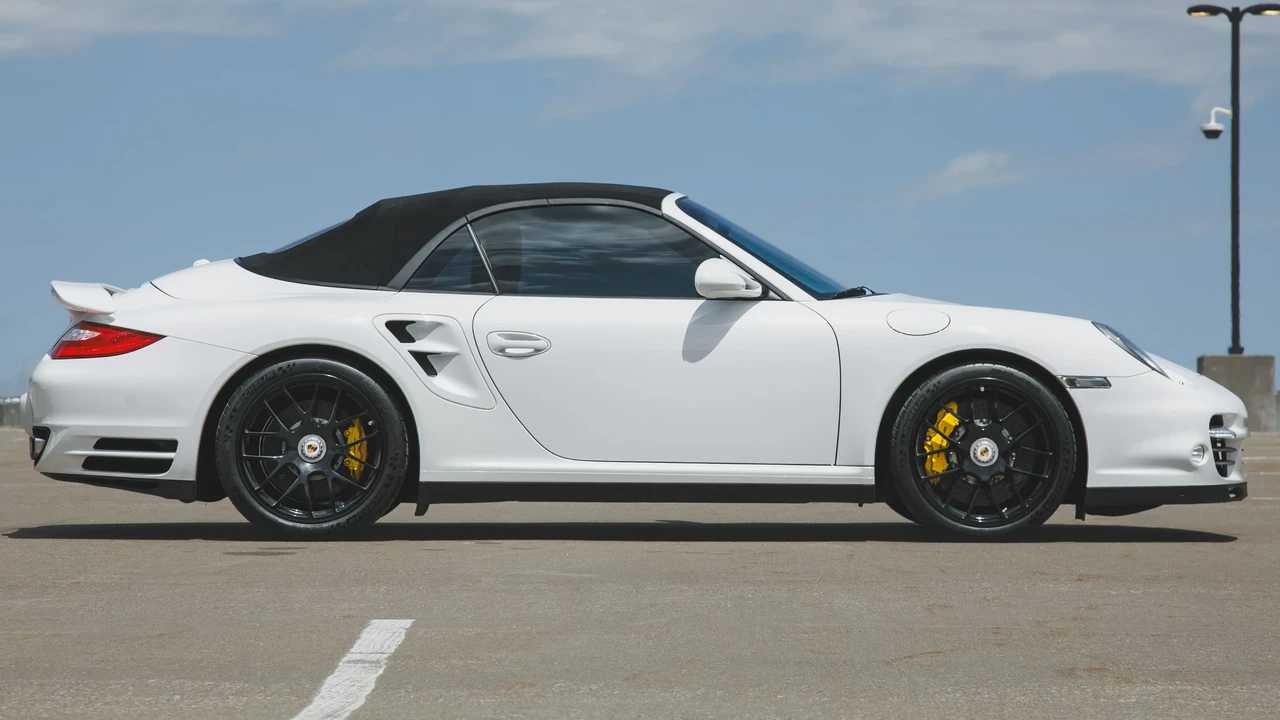 2012 Porsche 997 Turbo S - Image 15 of 31