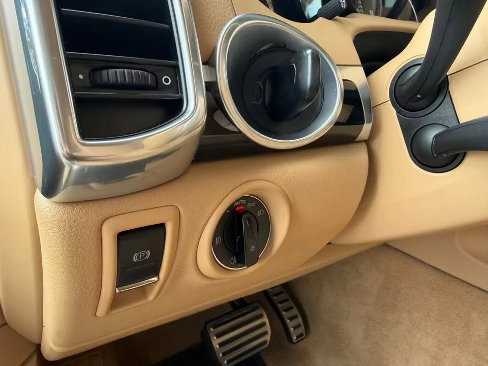 2012 Porsche 958 Cayenne S - Image 11 of 20