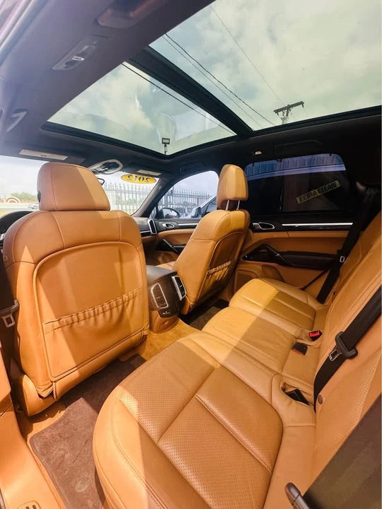 2012 Porsche 958 Cayenne - Image 2 of 5