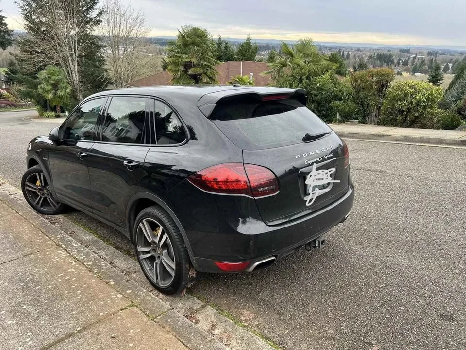 2012 Porsche 958 Cayenne - Image 2 of 9