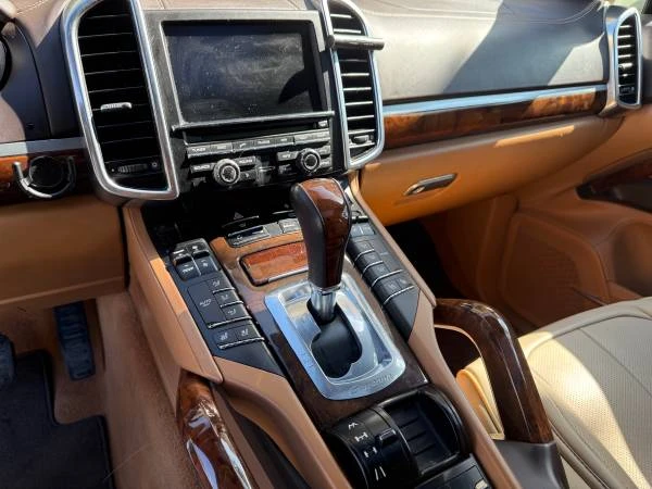 2012 Porsche 958 Cayenne - Image 9 of 17