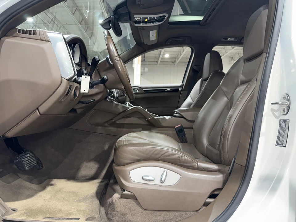 2012 Porsche 958 Cayenne - Image 10 of 12