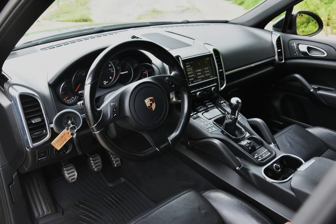 2012 Porsche 958 Cayenne - Image 13 of 23