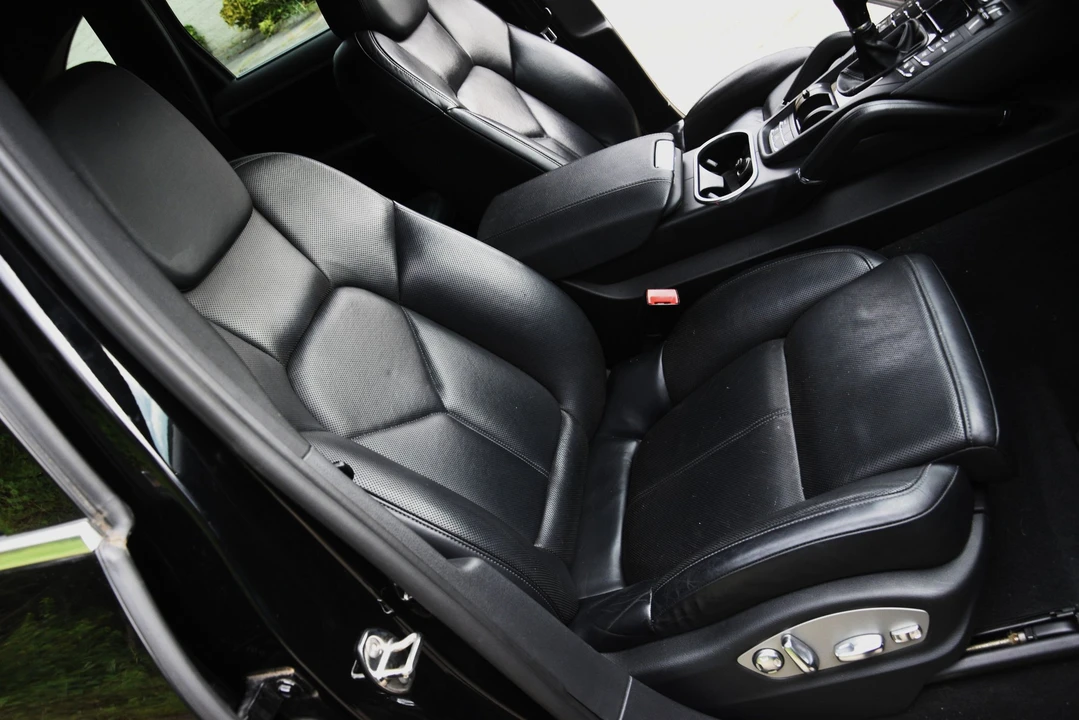 2012 Porsche 958 Cayenne - Image 11 of 23