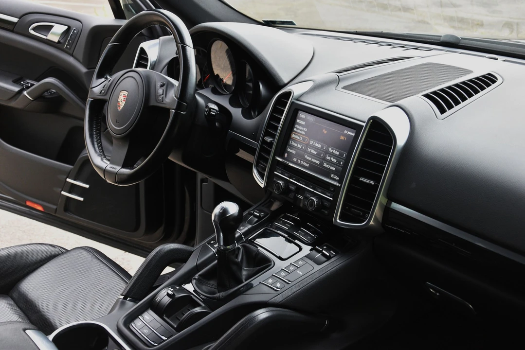 2012 Porsche 958 Cayenne - Image 10 of 23