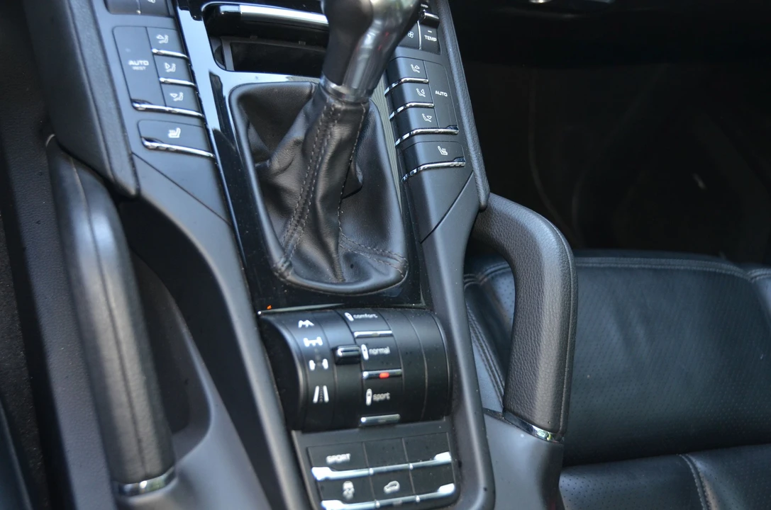 2012 Porsche 958 Cayenne - Image 14 of 21