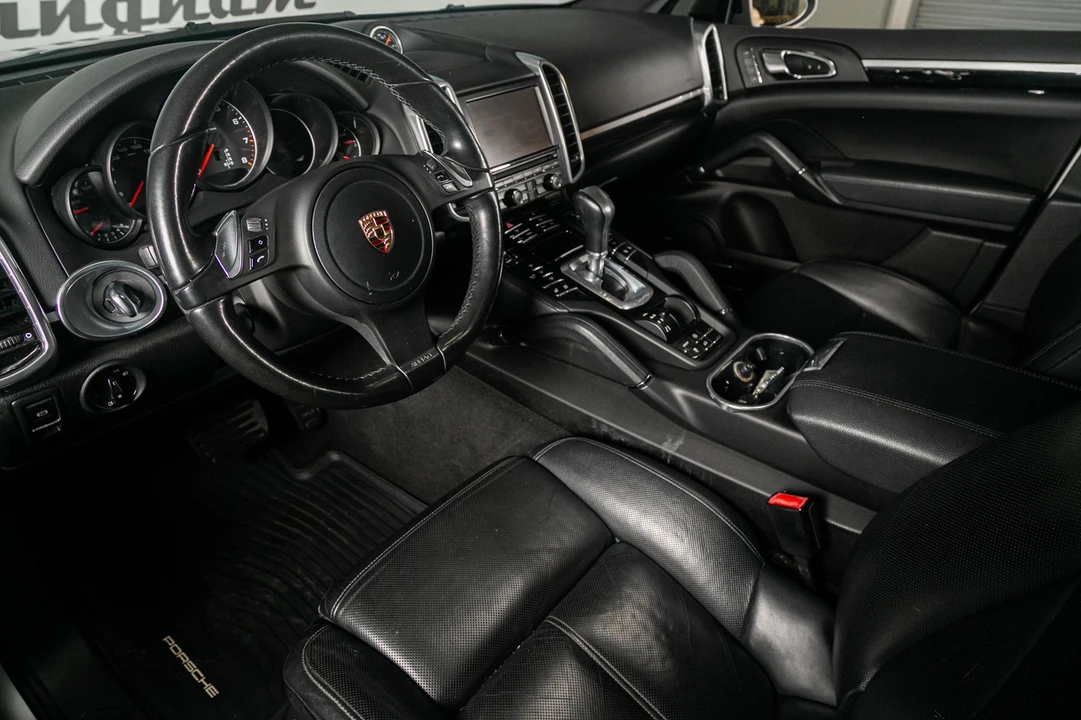 2012 Porsche 958 Cayenne - Image 2 of 31