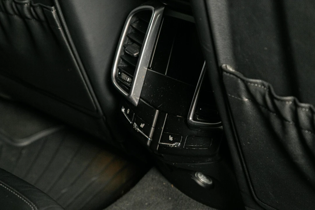 2012 Porsche 958 Cayenne - Image 26 of 31