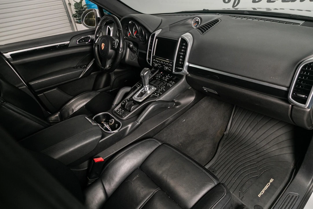 2012 Porsche 958 Cayenne - Image 28 of 31