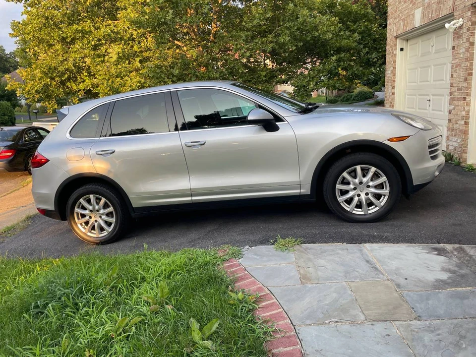 2012 Porsche 958 Cayenne - Image 13 of 24