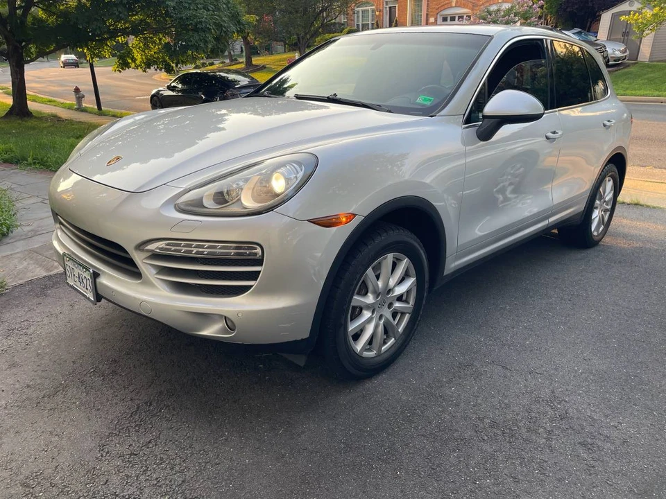 2012 Porsche 958 Cayenne - Image 9 of 24