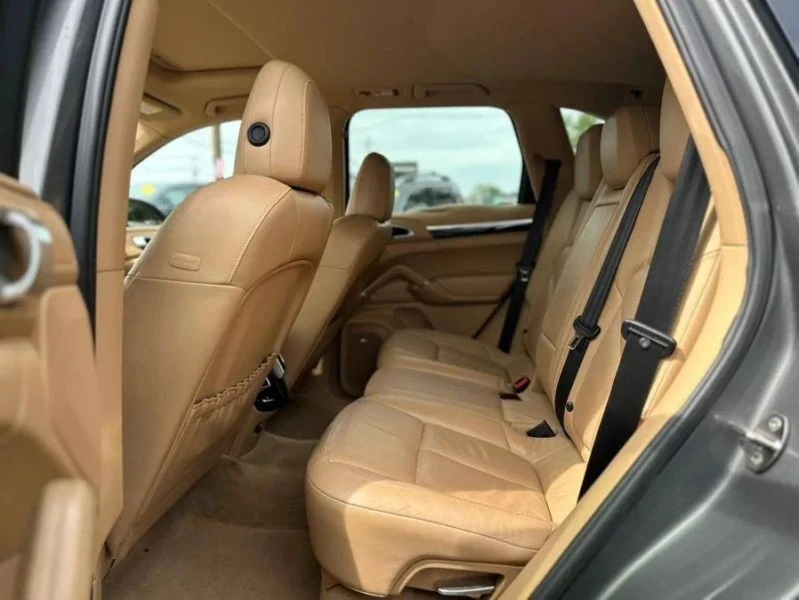 2012 Porsche 958 Cayenne - Image 10 of 12