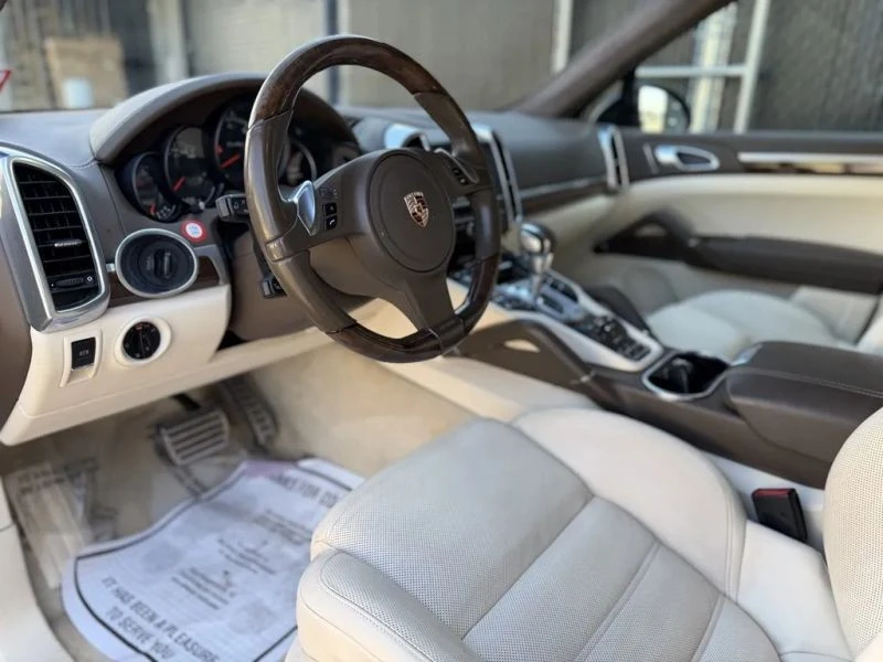 2012 Porsche 958 Cayenne - Image 10 of 12