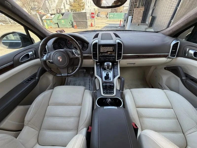 2012 Porsche 958 Cayenne - Image 9 of 12