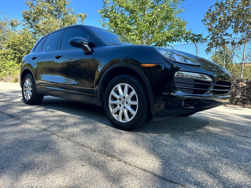 2012 Porsche 958 Cayenne - Image 2 of 15
