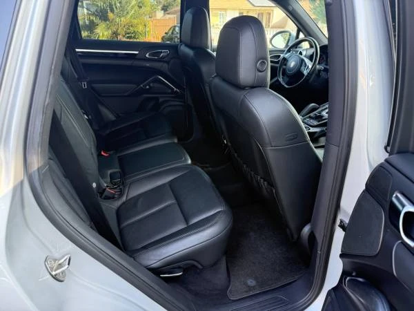 2012 Porsche 958 Cayenne - Image 16 of 21